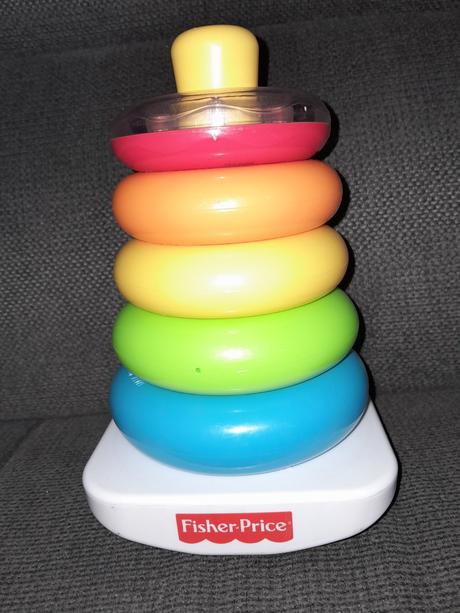 Hŕkajúca pyramída fisher price, 