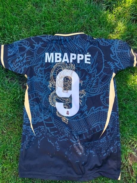 Dres mbappe, adidas,164