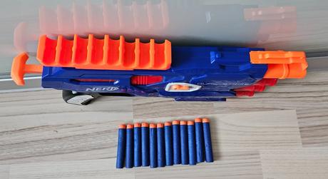 Nerf dual-strike mega elite b4620 + 12 nábojov,
