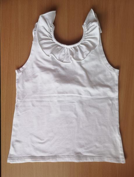 Biely slim top s volánom a prekrížením zn. zuppa, 140