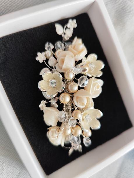 Sviatočná / svadobná spona do vlasov/ na šaty, 