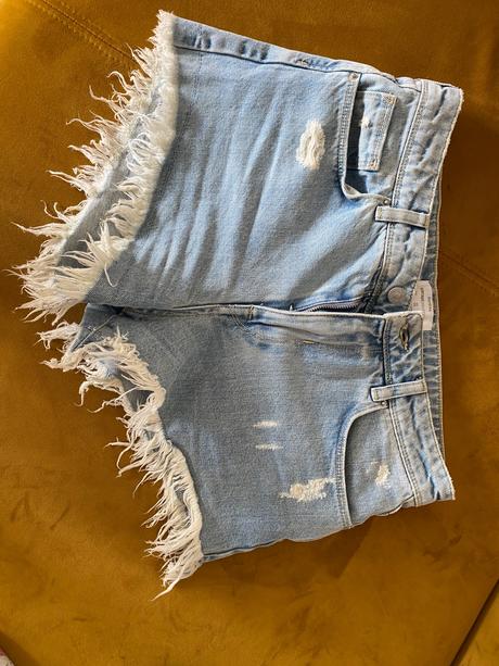 Šortky riflove, bershka,38