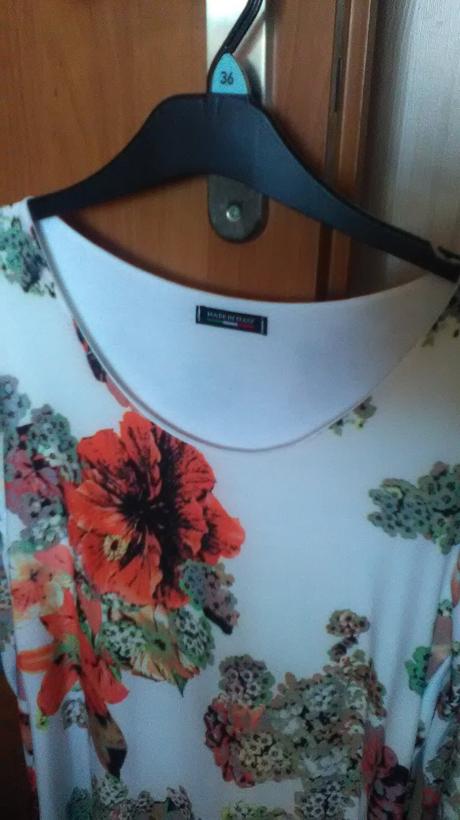 Letne kvetovane šaty s opaskom, 