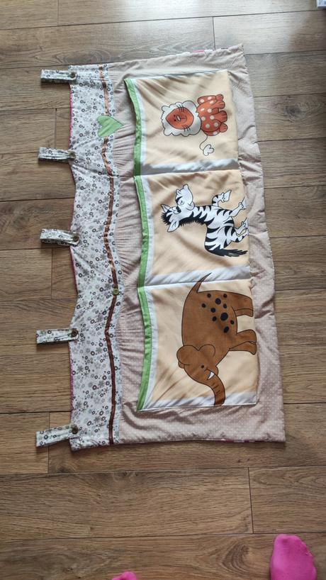 Kapsar na postieľku alebo nad posteľ, 