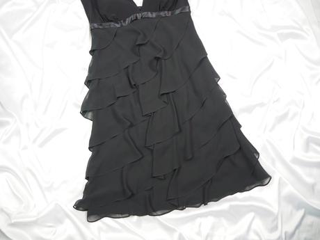 Kvalitné čierne elegantné šaty swing, 38