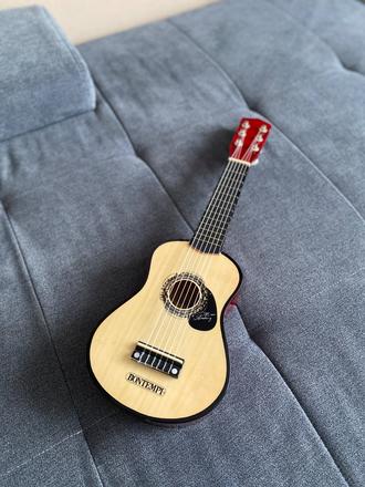 Malá gitara pre deti,