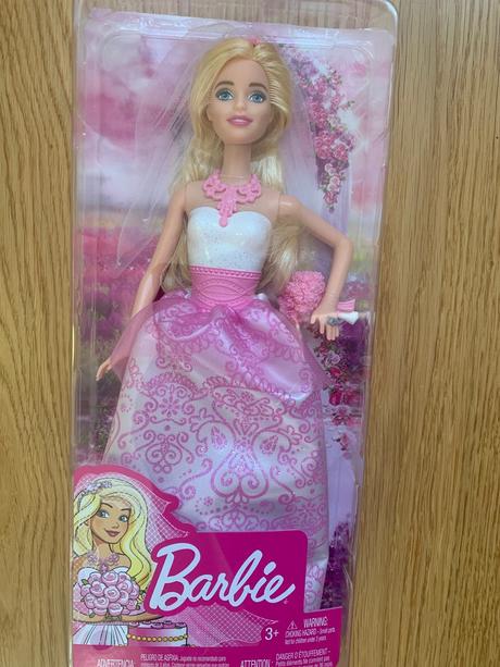 Barbie babika nevesta, 
