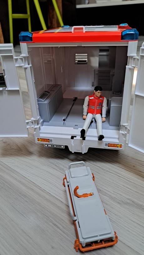Sanitka- ambulancia bruder,