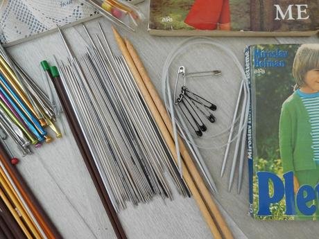 Retro potreby na štrikovanie, 