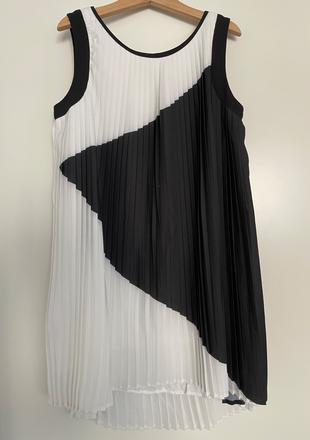 Karl lagerfeld šaty, 128