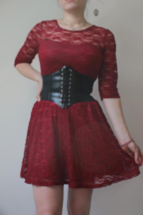 Čipkované šaty, s