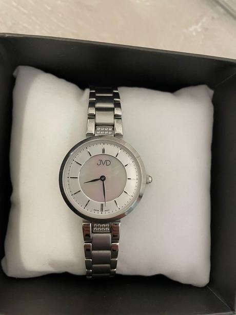 Dámske hodinky jvd, 