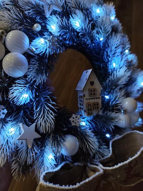 Vianočný veniec s led svetielkami,