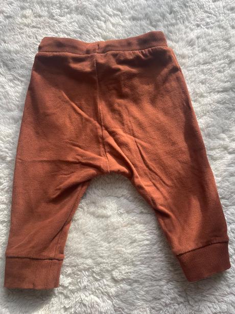 Hnede teplaky lindex a tricko h&m, 68
