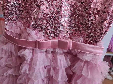 Šaty 10-12 rokov pre štíhle dievča, 