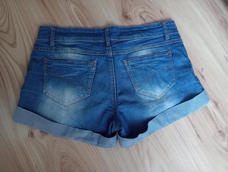Šortky, s