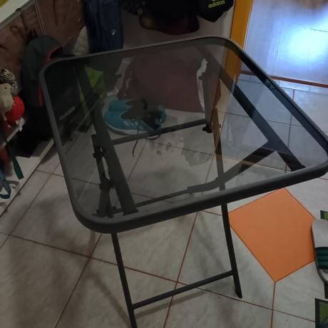Sklený skladací stolík štvorcový,