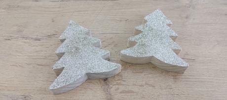 Drevený stromček s flitrom -zlatý - 12 cm, 