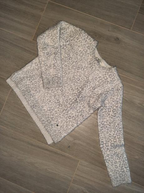 Chlpaty svetrik, mayoral,122