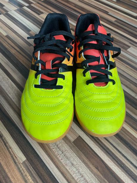 Tenisky na telesnu, 33