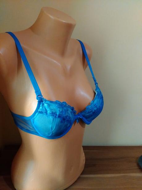 Modra podprsenka s, 70b