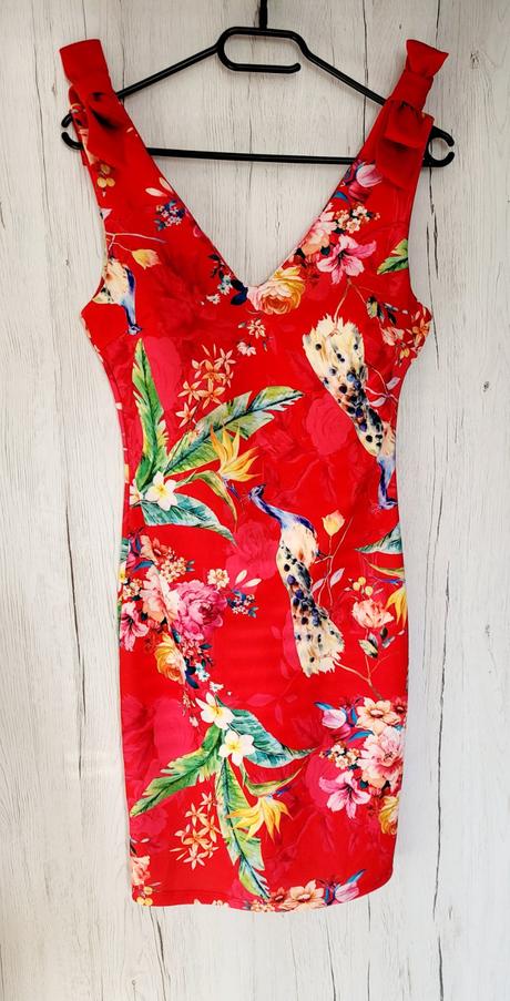 Krásne kvietkové šaty, s