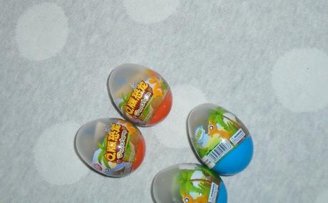 4 x vajíčko s dinosaurami,