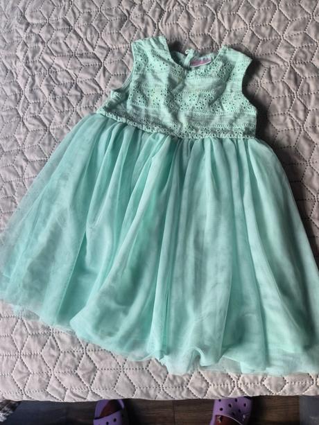 Saty s tylovou sukňou, 92