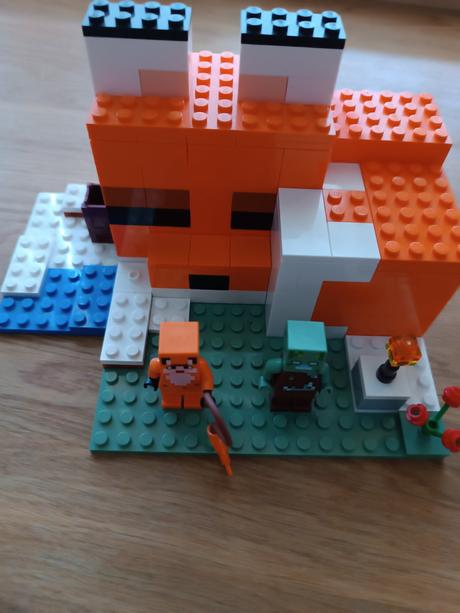 Lego minecraft 21178 lisci domcek, 