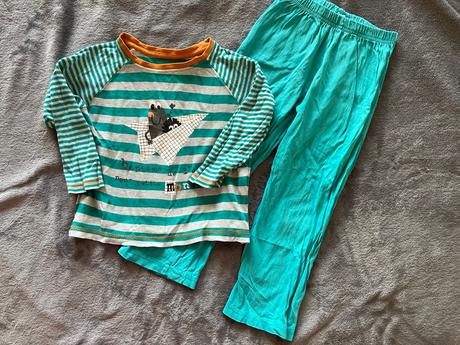 Pyžamo, in extenso,104