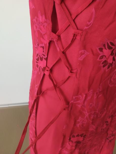 C274saty cervene kombinovane raz oblecene, m