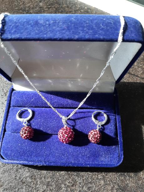 Trblietavý set- náušnice + retiazka s príveskom,