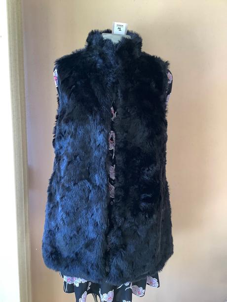 Kožušinova vesta s visackou, tu,m