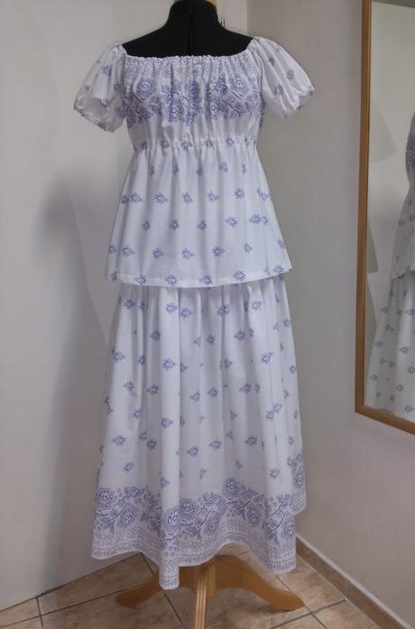 Folklórne dvojdielne šaty, 42