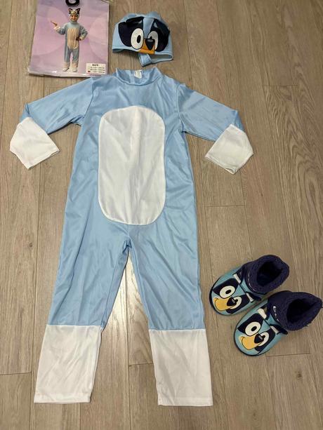 Predám kostým bluey 130-140 a papučky, 
