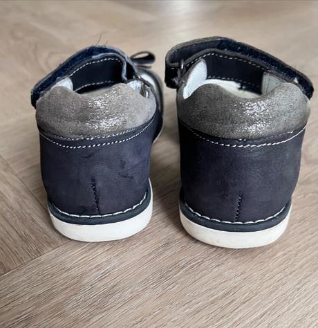 Sandálky, lasocki,26