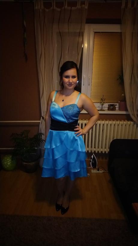 Tyrkysové šaty, 42