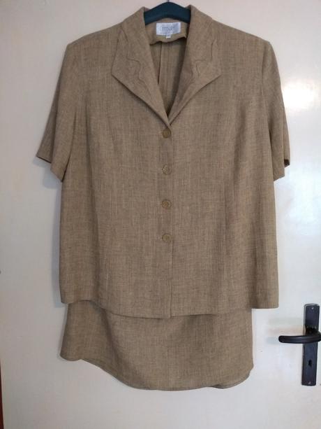 Sukňový kostým, 54