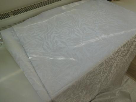 Závesy bielo perleťové vzorované, 