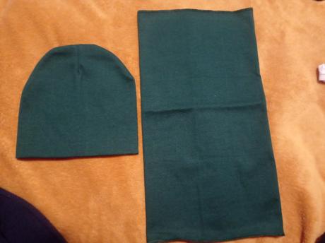 Súprava nákrčník a čiapka, 80