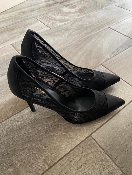 Lodičky s čipkou, 41