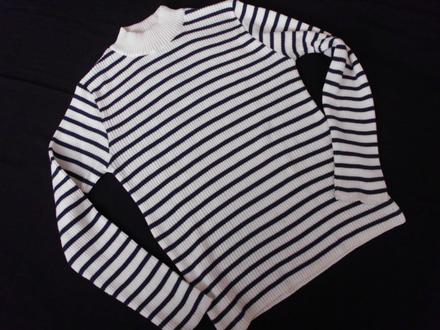 Pásikavý svetrík so stojačikom, 42