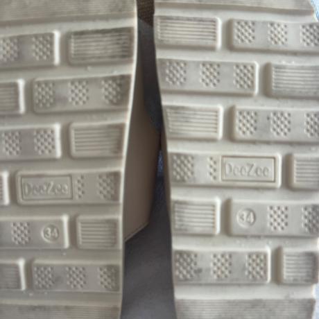 2x obuté sandále, 34