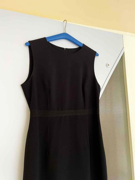 Luxusné púzdrové šaty, 40