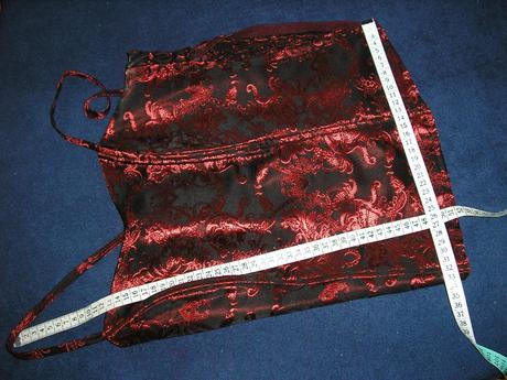 1290. spoloč. šaty, m