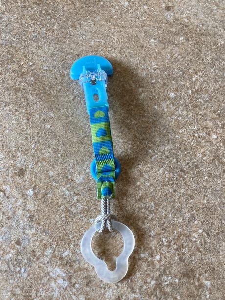 Retiazka na cumlík, mam