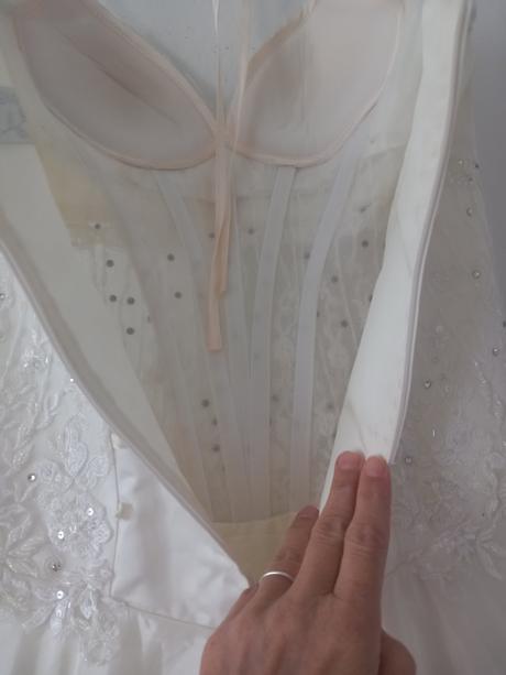 Saty zdobené v satenovej sukni zn.jasnime, 32 / 34 / 36 / s / xs