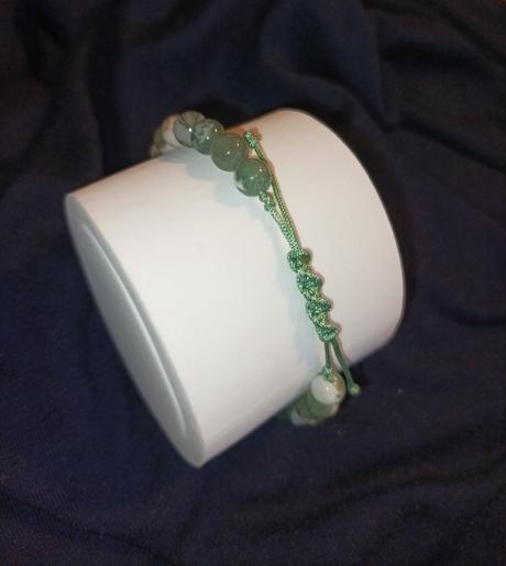 Náramky z prírodných kameňov,