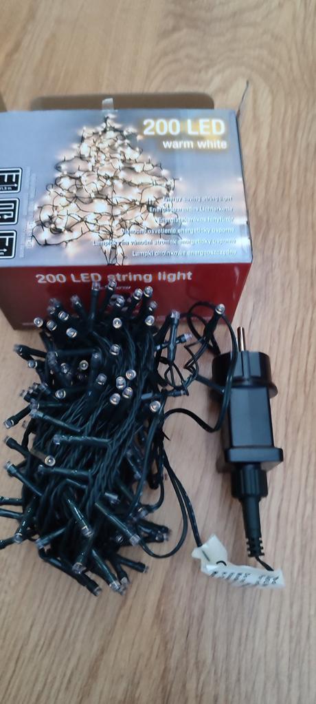 Vianocne osvetlenie - tepla zlta farba,