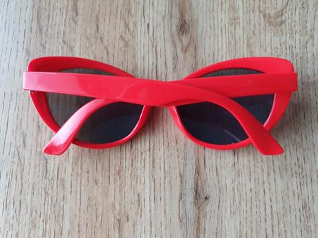 Slnečné okuliare bodkované,